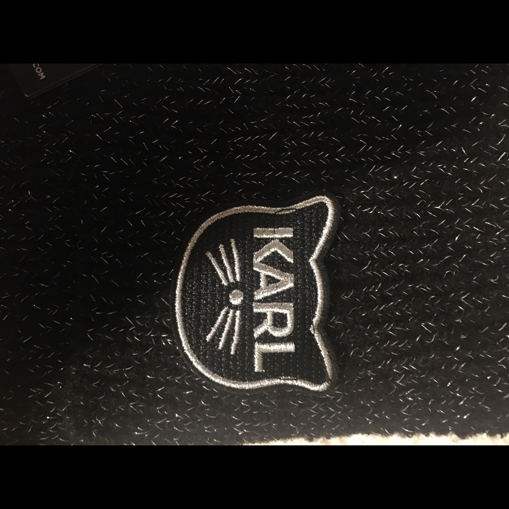 Karl scarf